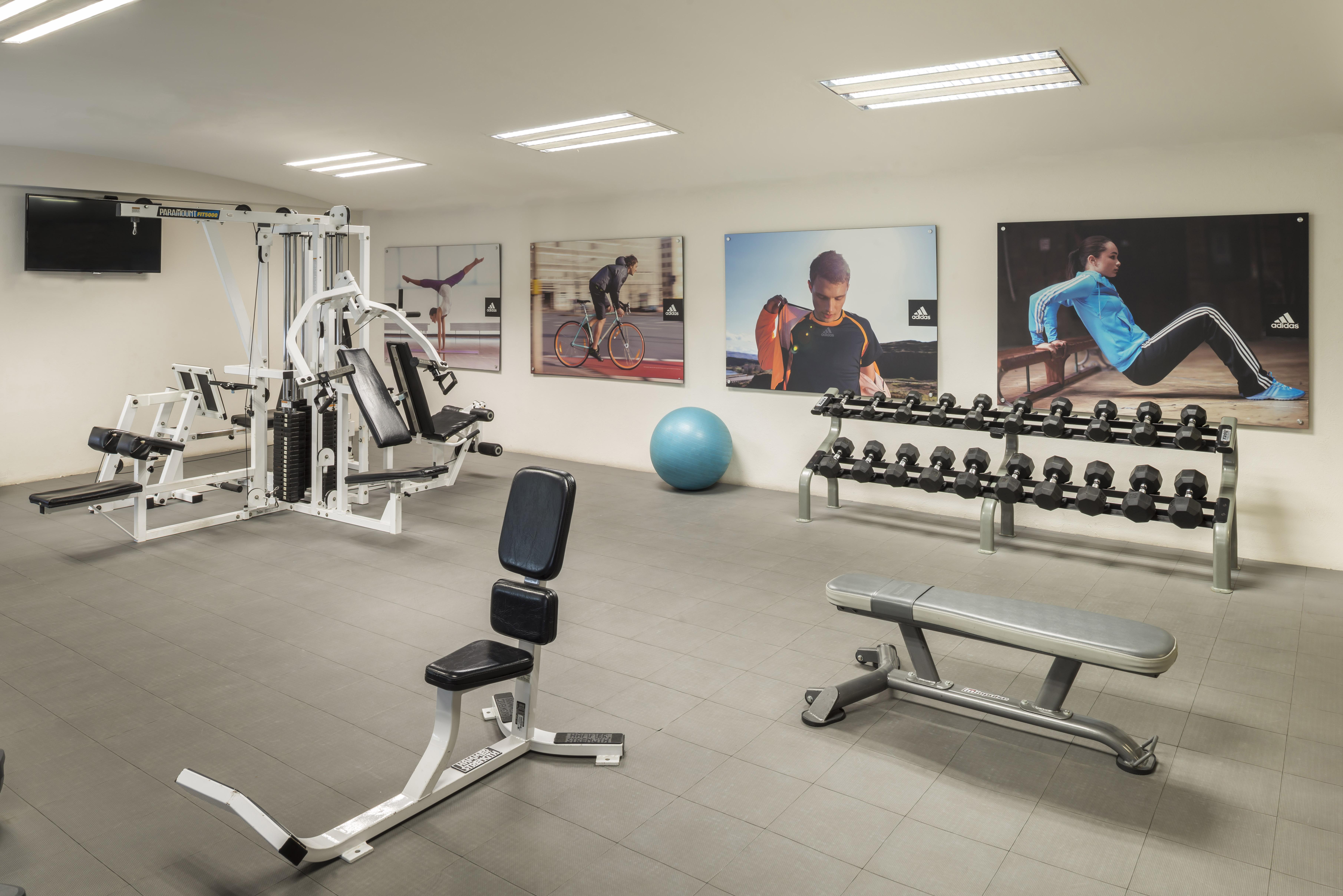 卡米诺雷亚尔瓜达拉哈拉酒店 萨波潘 外观 照片 The gym at the hotel