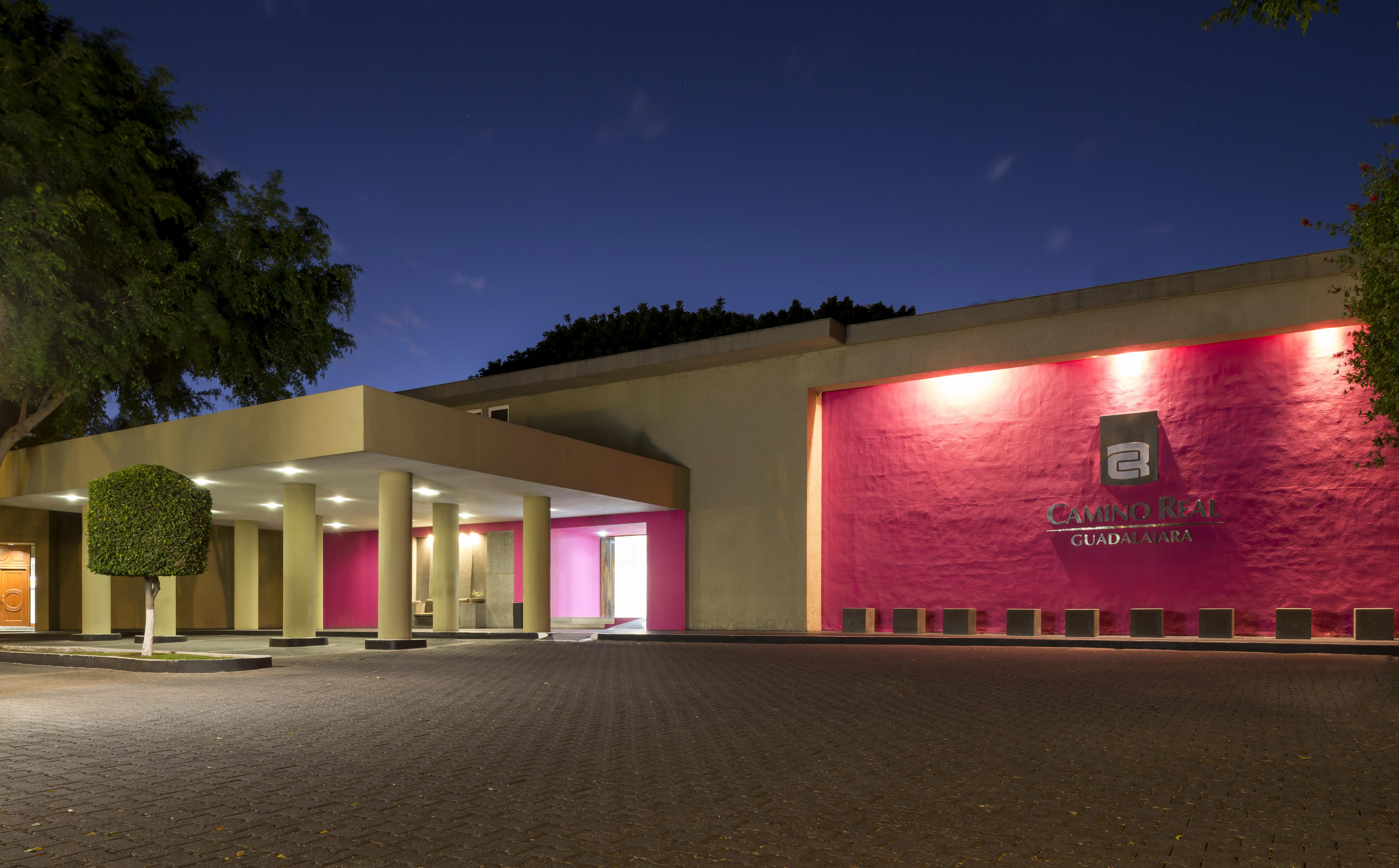 卡米诺雷亚尔瓜达拉哈拉酒店 萨波潘 外观 照片 The Center for the Arts, San Jose