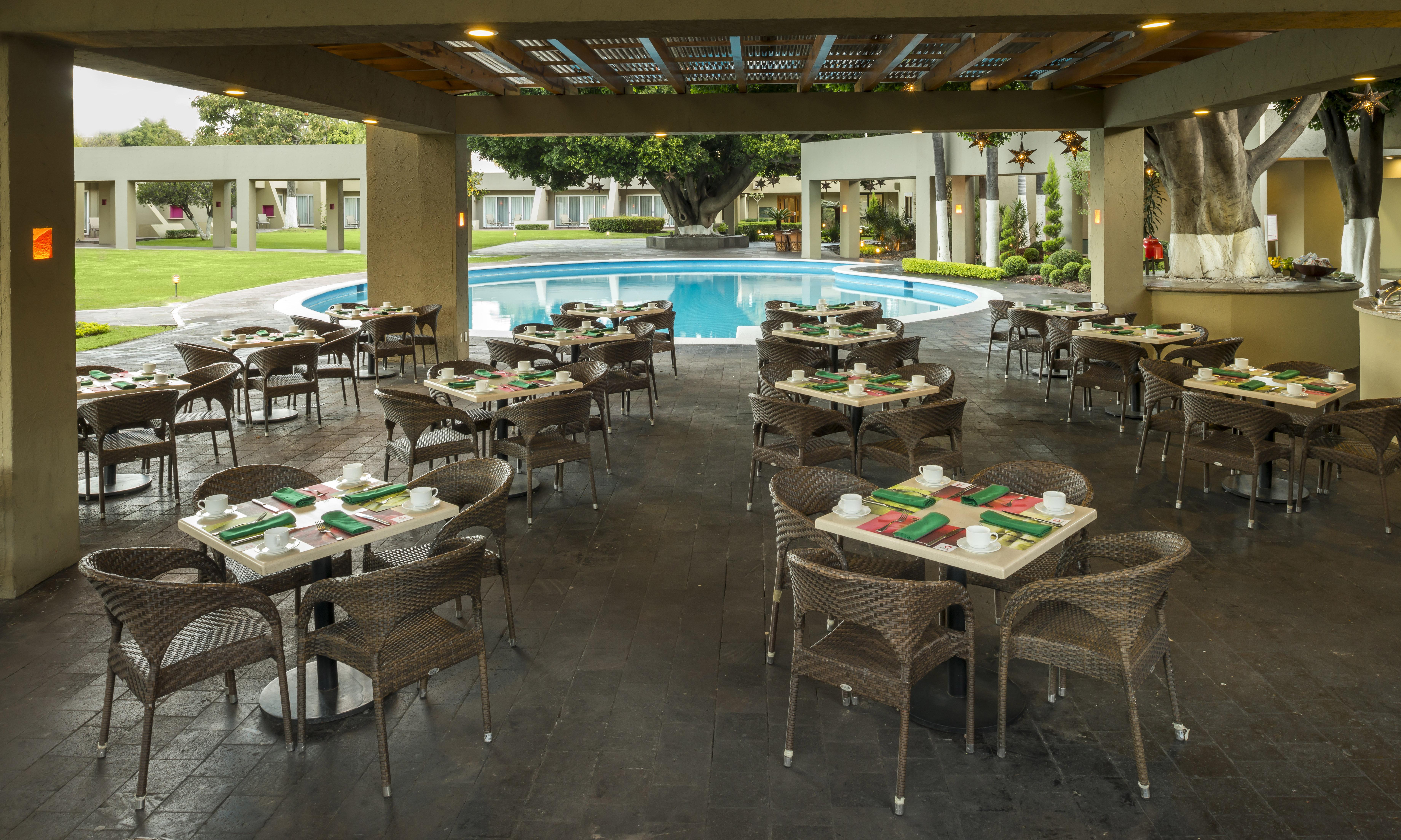 卡米诺雷亚尔瓜达拉哈拉酒店 萨波潘 外观 照片 The poolside restaurant