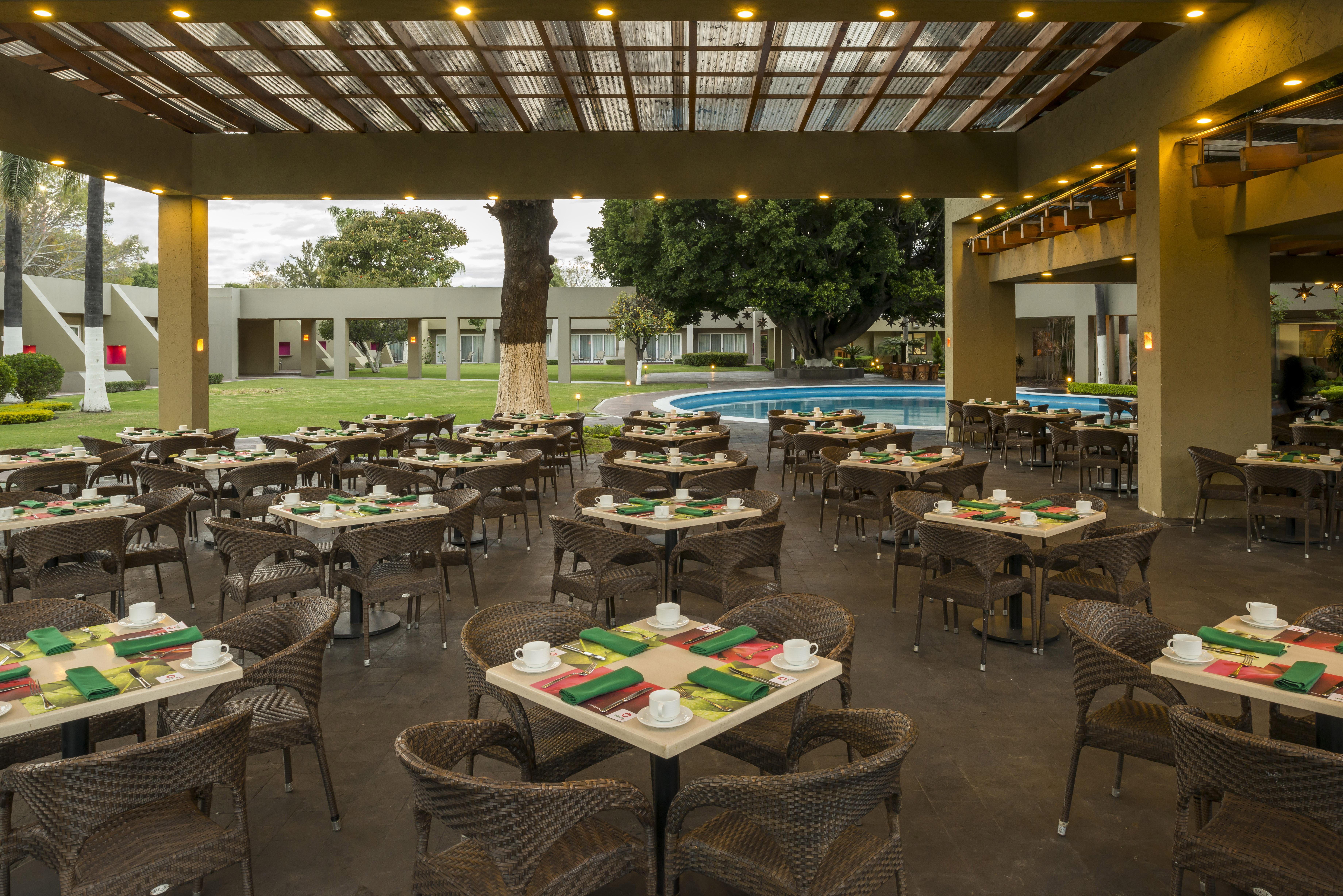 卡米诺雷亚尔瓜达拉哈拉酒店 萨波潘 外观 照片 The restaurant at the hotel
