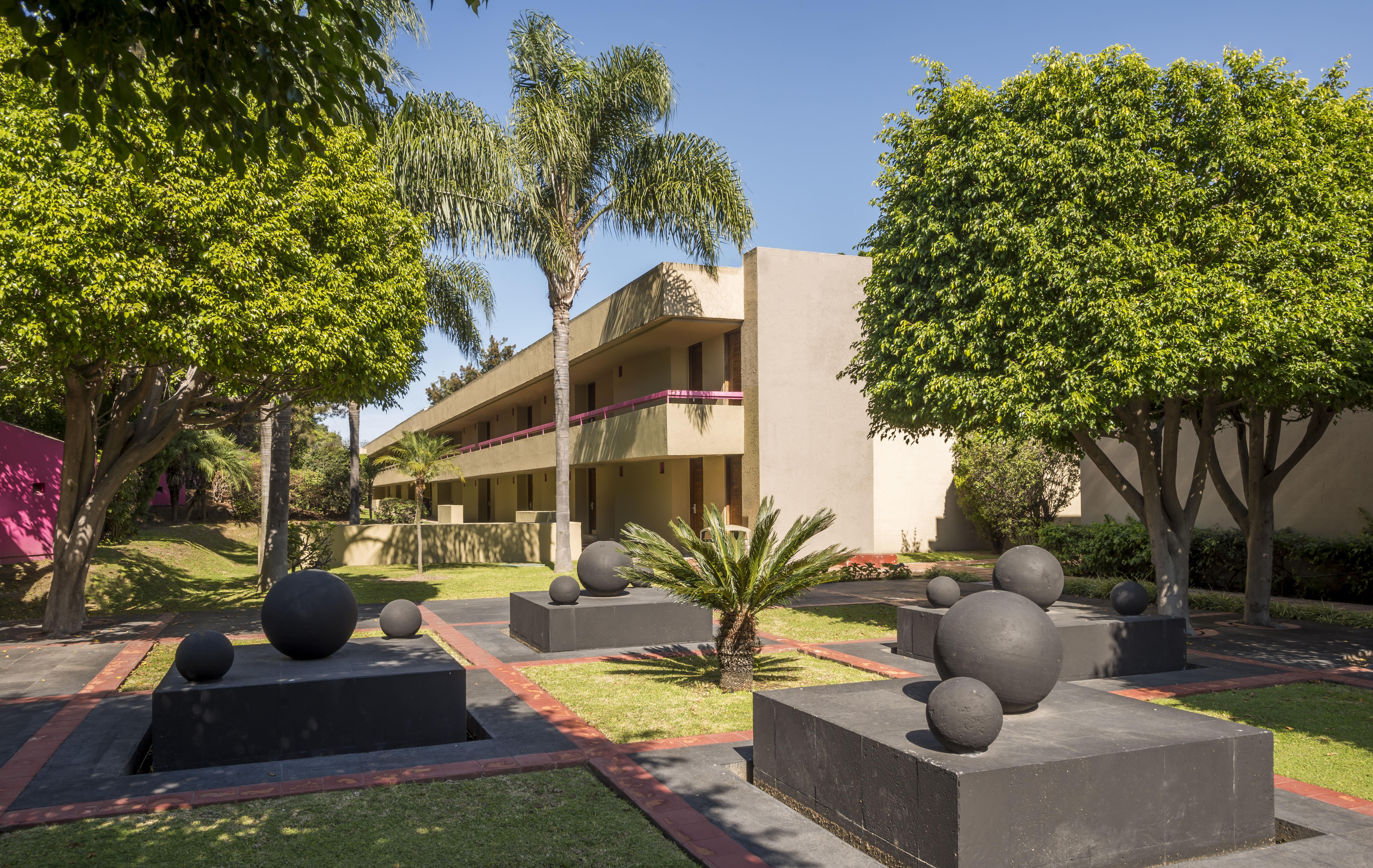 卡米诺雷亚尔瓜达拉哈拉酒店 萨波潘 外观 照片 The hotel's grounds