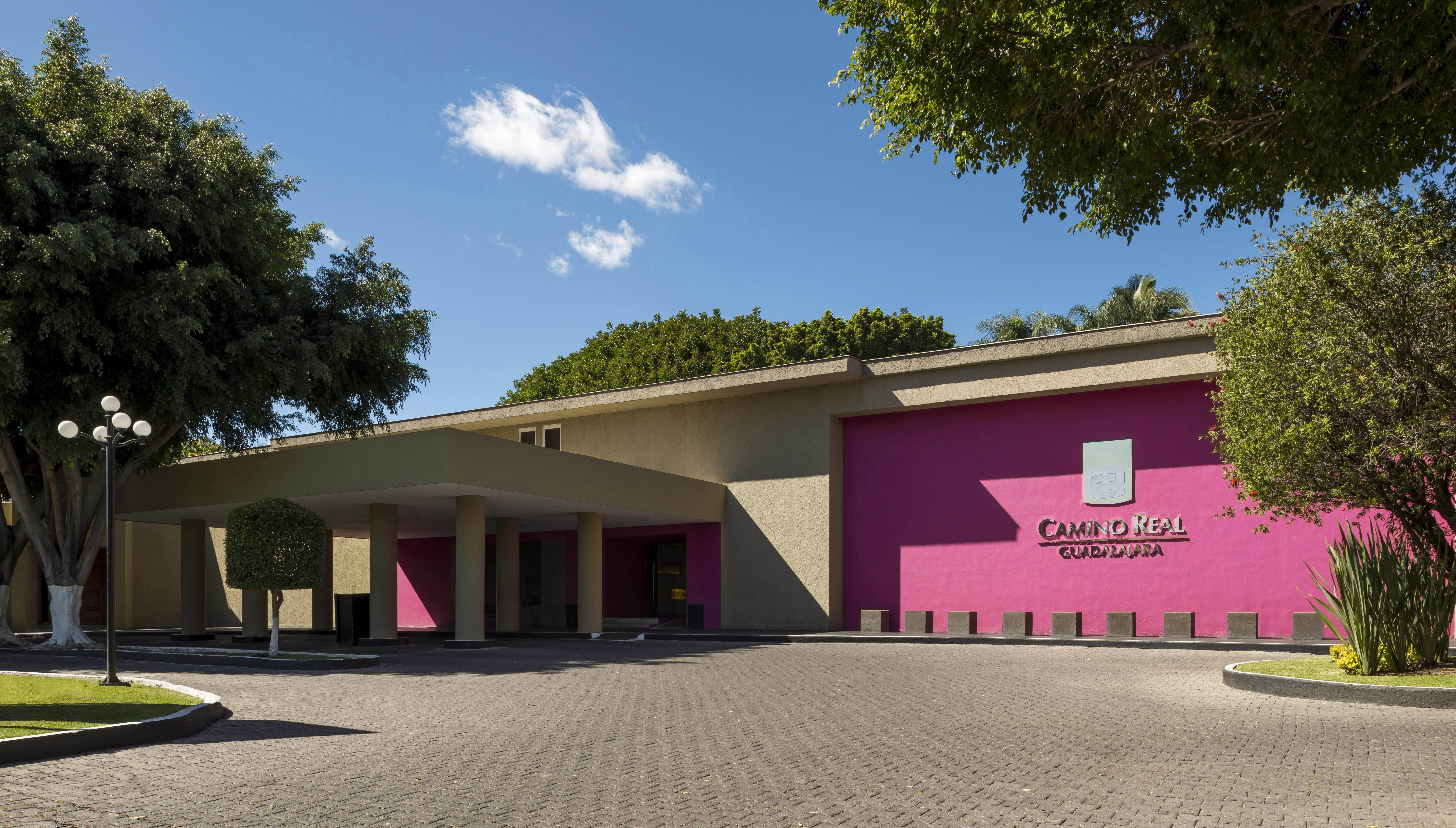 卡米诺雷亚尔瓜达拉哈拉酒店 萨波潘 外观 照片 The Center for the Arts at San Jose