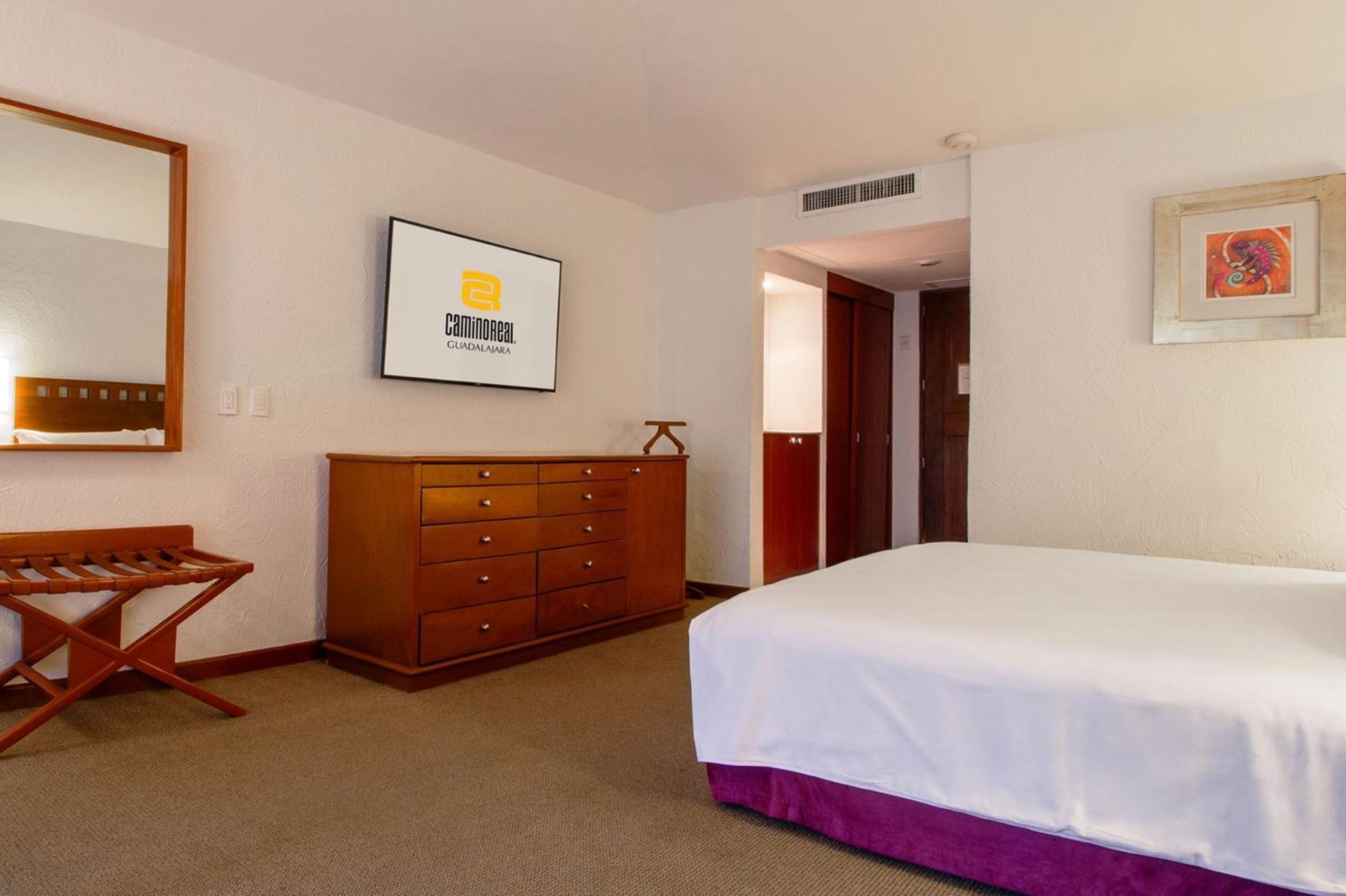 卡米诺雷亚尔瓜达拉哈拉酒店 萨波潘 外观 照片 A room at the hotel