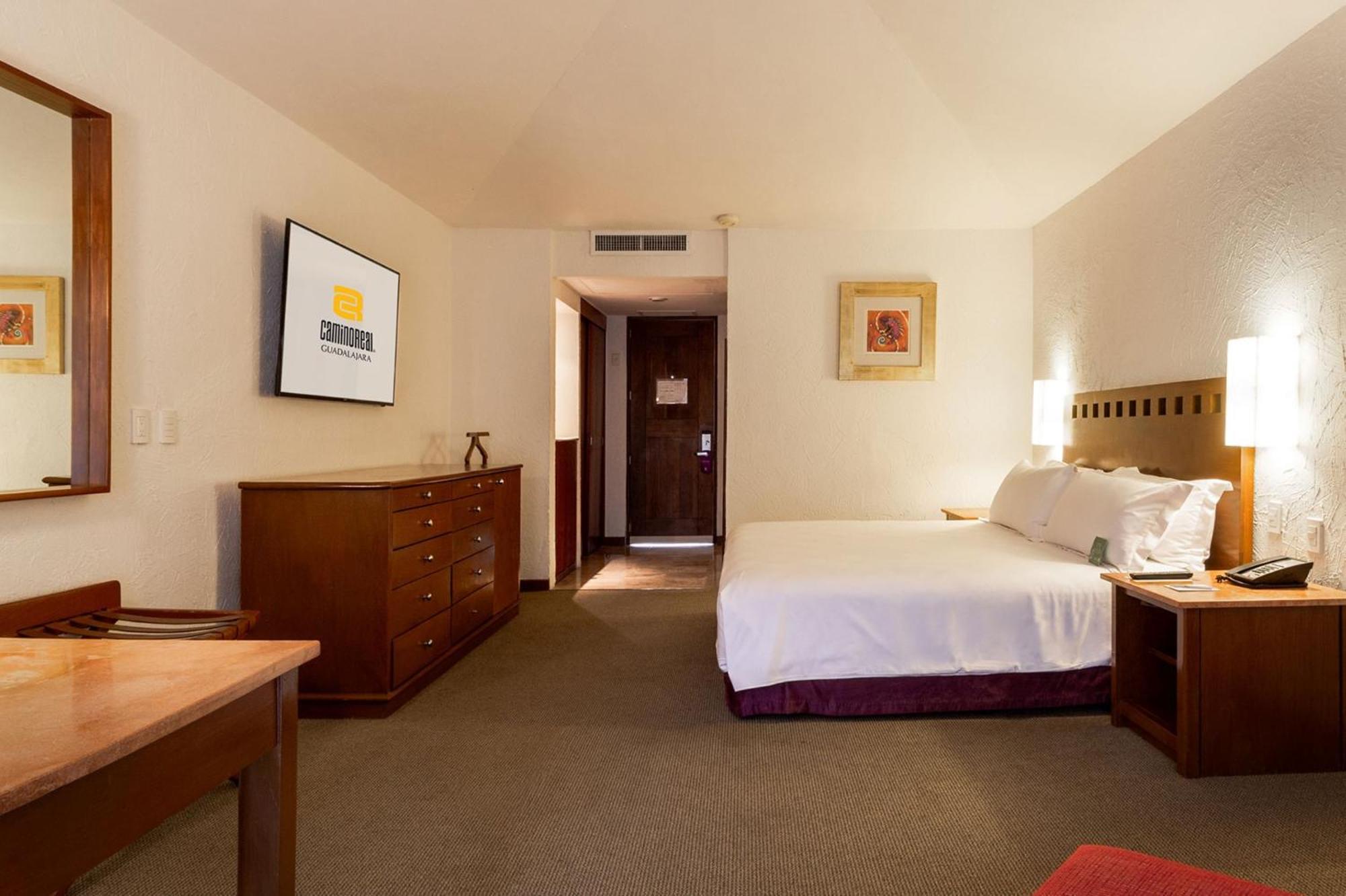 卡米诺雷亚尔瓜达拉哈拉酒店 萨波潘 外观 照片 A room at the hotel