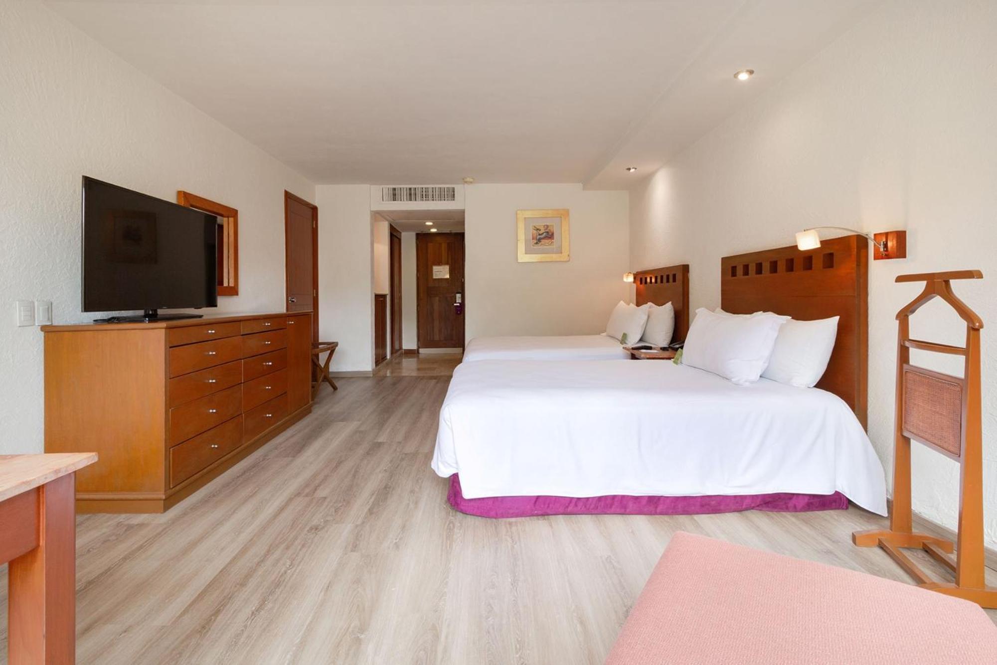 卡米诺雷亚尔瓜达拉哈拉酒店 萨波潘 外观 照片 A room at the hotel