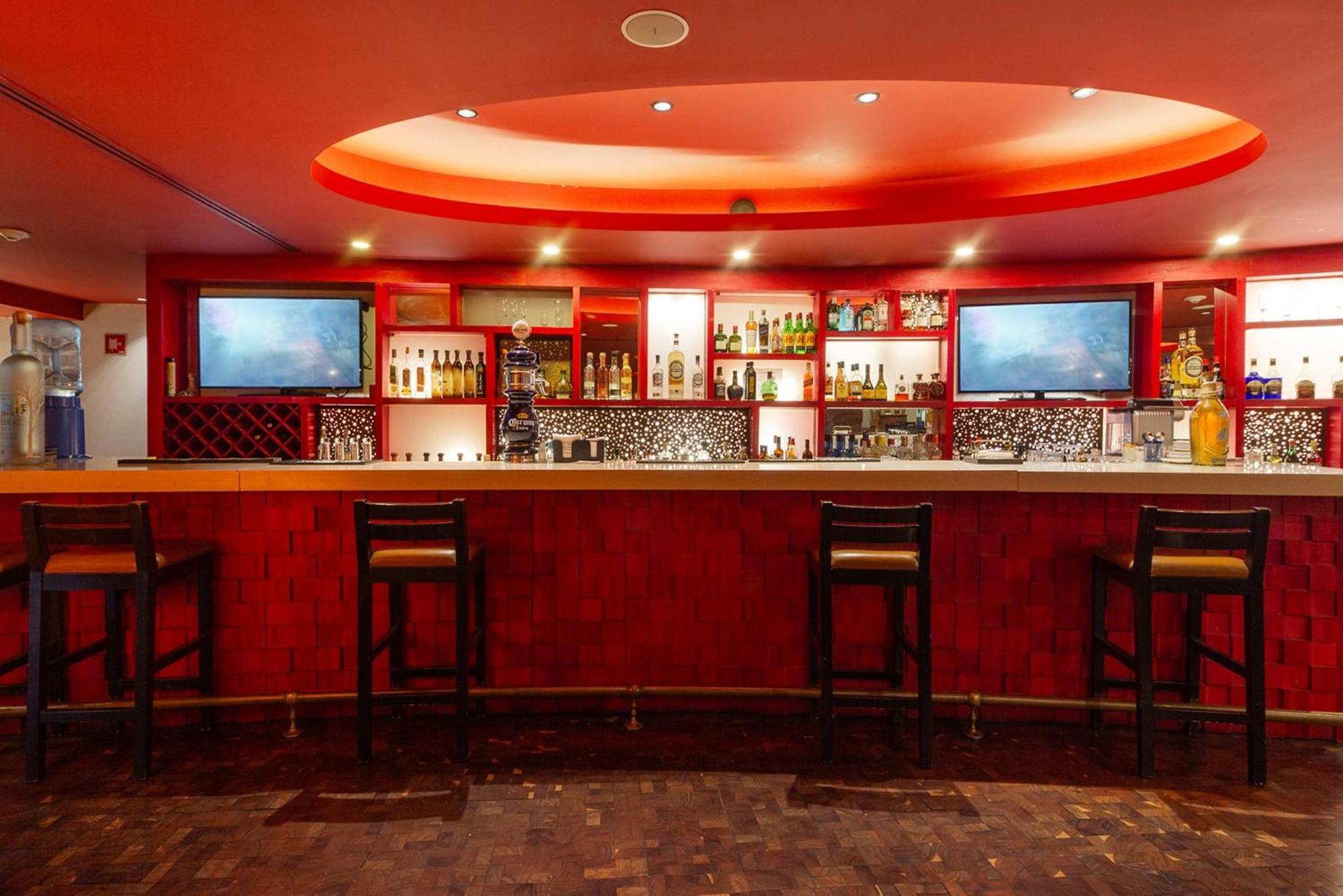 卡米诺雷亚尔瓜达拉哈拉酒店 萨波潘 外观 照片 The bar at the 19th floor