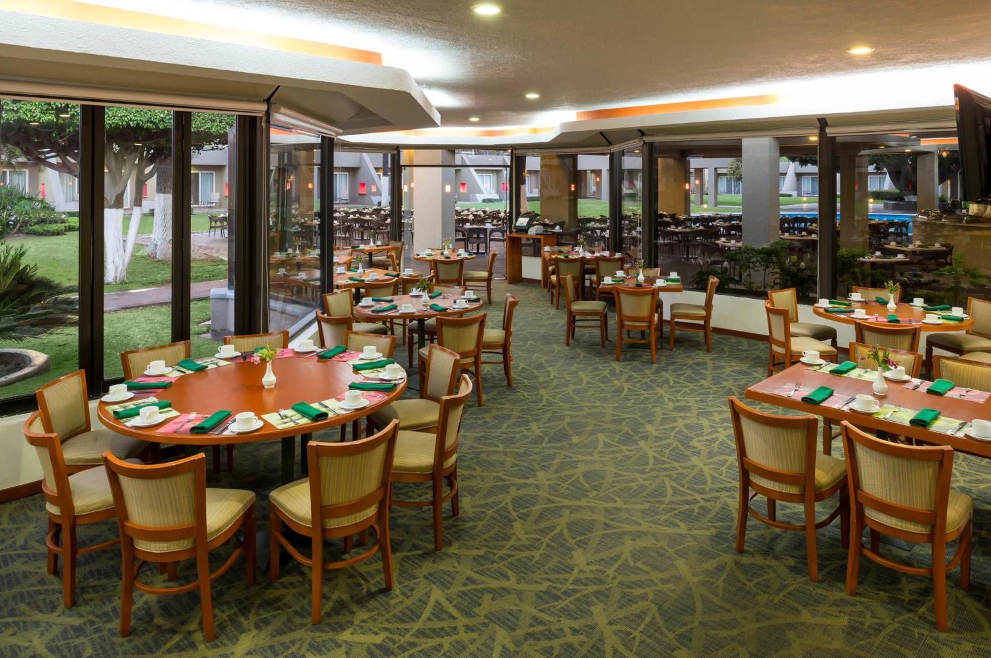 卡米诺雷亚尔瓜达拉哈拉酒店 萨波潘 外观 照片 The dining room at the San Diego Marriott