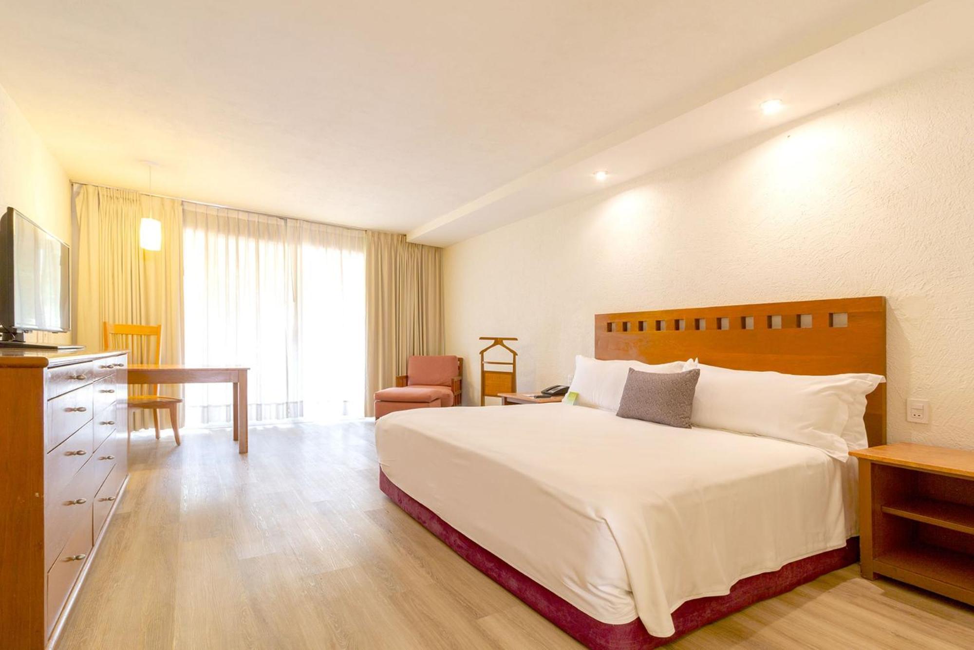 卡米诺雷亚尔瓜达拉哈拉酒店 萨波潘 外观 照片 A room at the hotel