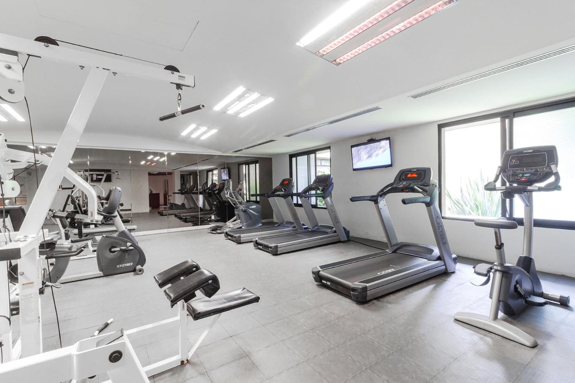 卡米诺雷亚尔瓜达拉哈拉酒店 萨波潘 外观 照片 The gym at the hotel