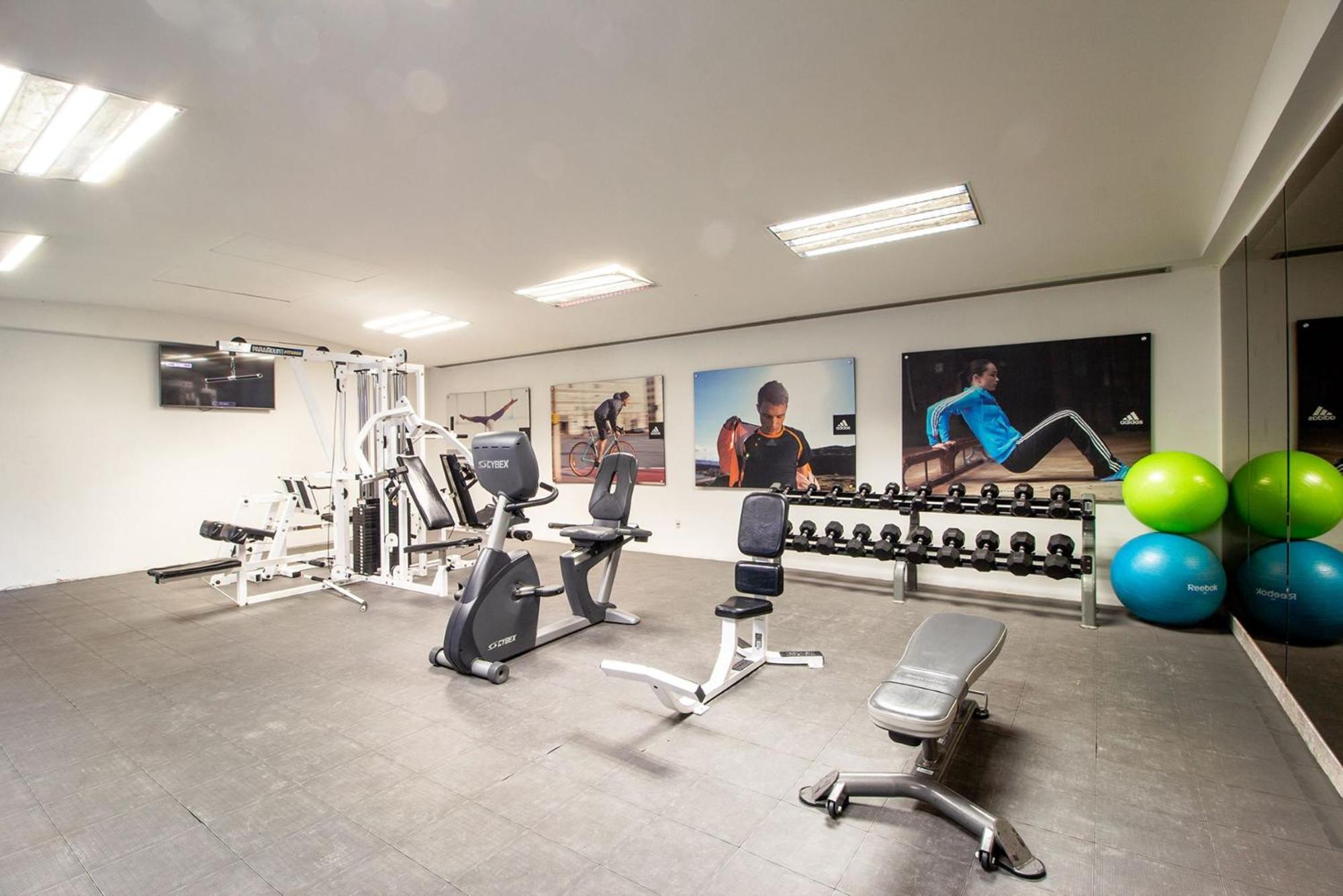 卡米诺雷亚尔瓜达拉哈拉酒店 萨波潘 外观 照片 The gym at the hotel