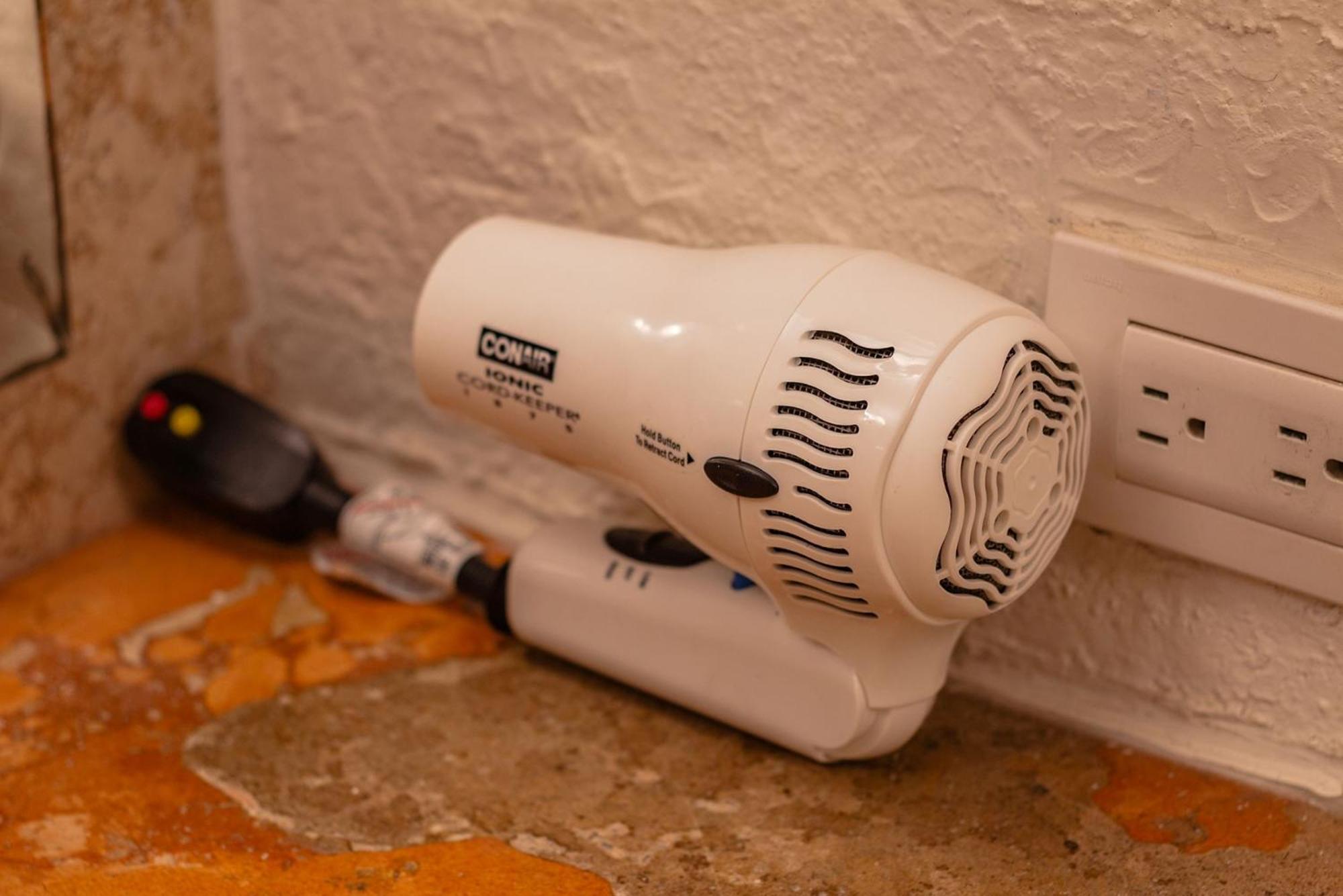 卡米诺雷亚尔瓜达拉哈拉酒店 萨波潘 外观 照片 A hair dryer