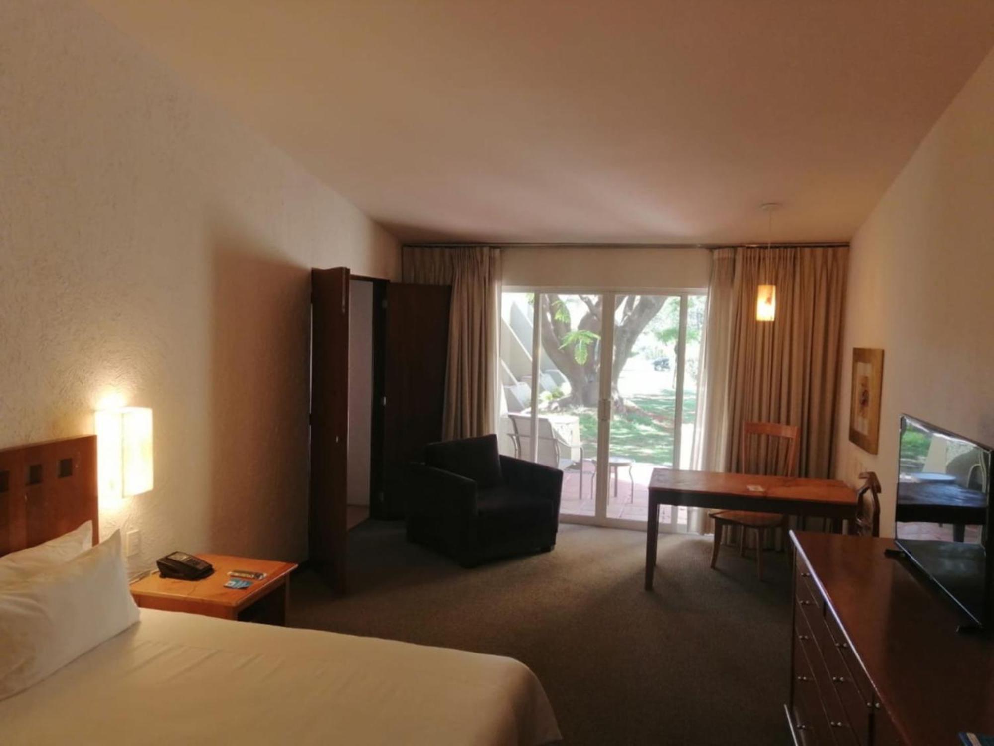 卡米诺雷亚尔瓜达拉哈拉酒店 萨波潘 外观 照片 A room at the hotel