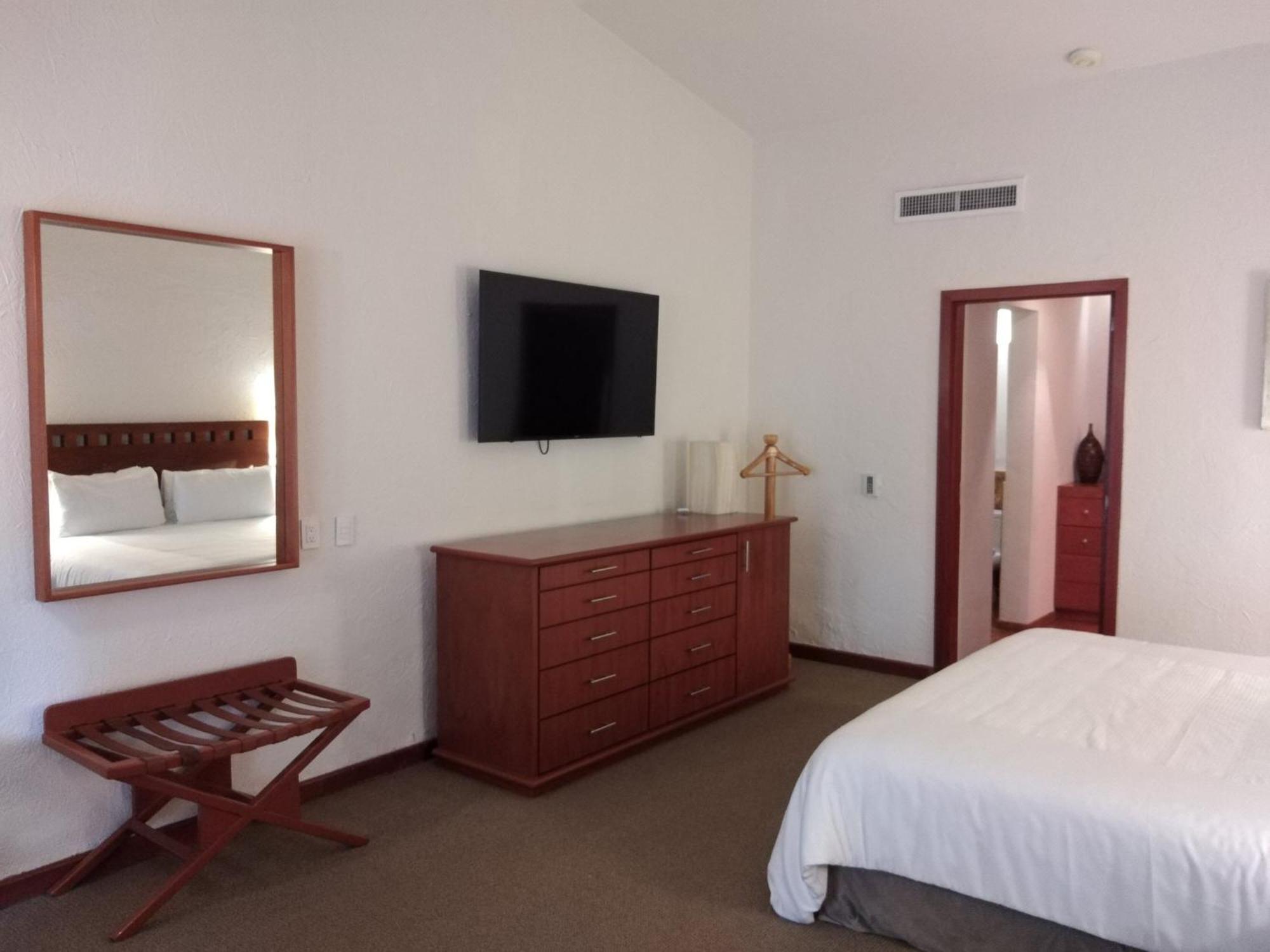 卡米诺雷亚尔瓜达拉哈拉酒店 萨波潘 外观 照片 A bedroom at the hotel