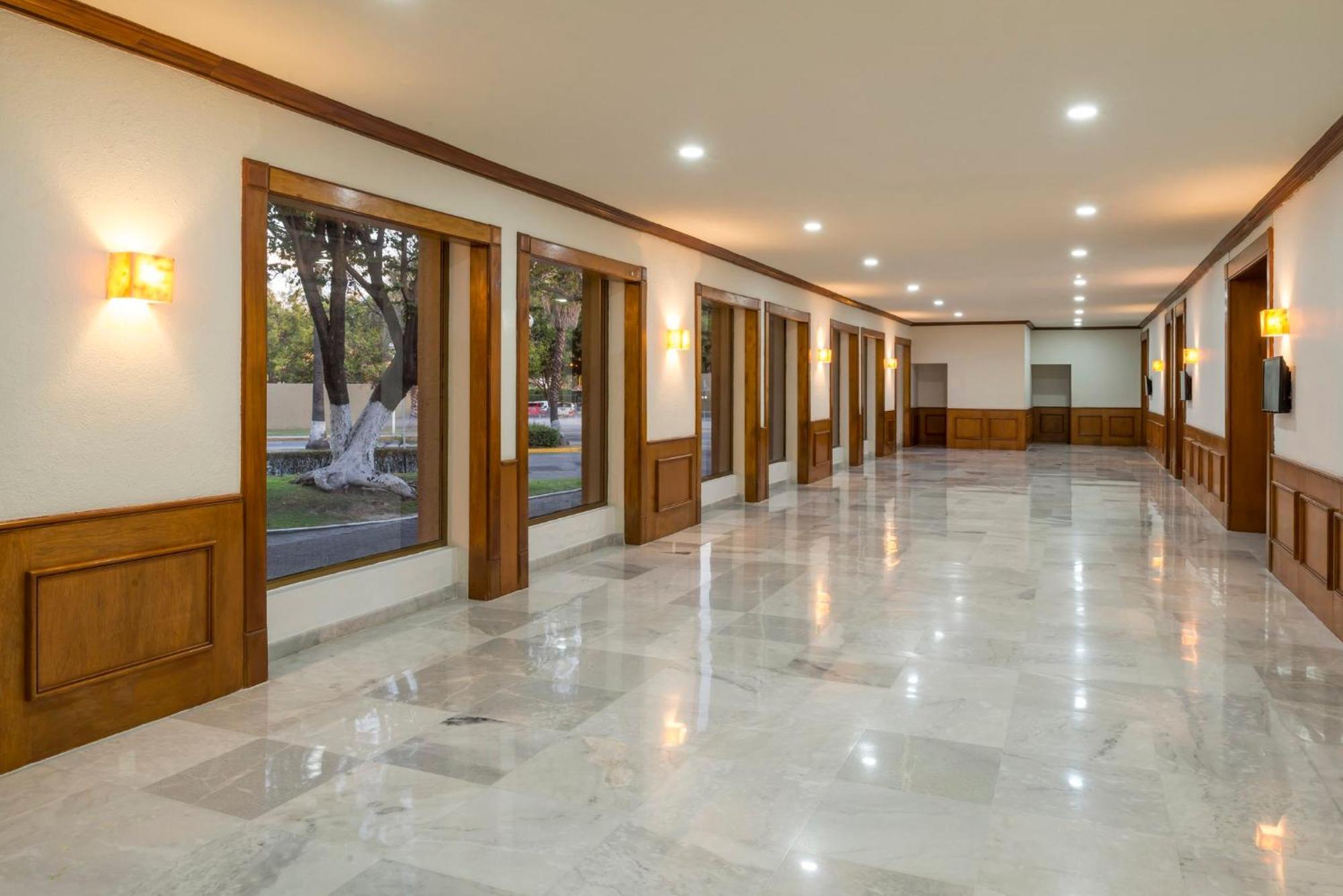 卡米诺雷亚尔瓜达拉哈拉酒店 萨波潘 外观 照片 Interior of the hotel